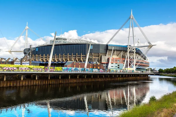 カーディフ イギリス 2022年6月27日 イギリス ウェールズのカーディフで夏の日にカーディフミレニアムスタジアムの外観 — ストック写真