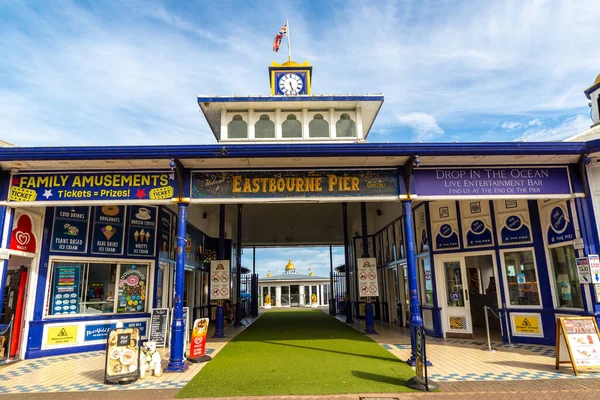 Eastbourne Storbritannien Juni 2022 Eastbourne Brygga Och Strand Solig Sommardag — Stockfoto