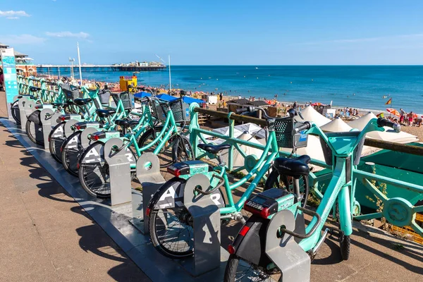 Brighton Reino Unido Junio 2022 Alquiler Bicicletas Soleado Día Verano —  Fotos de Stock