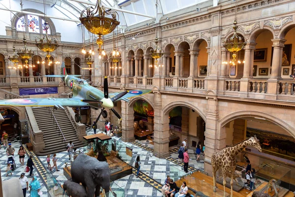 Glasgow 2022年6月14日 英国スコットランドのグラスゴーにあるケルビングローブ美術館と博物館の内部 — ストック写真