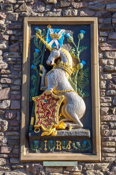 Edinburgh June 2022 Heraldic Wall Palace Holyroodhouse 独角兽是苏格兰 爱丁堡和英国的国家动物 — 图库照片