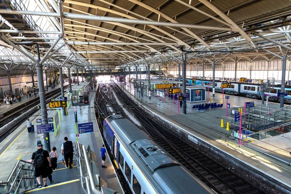 Leeds Storbritannien Juni 2022 Leeds Tågstation Solig Sommardag Leeds West — Stockfoto
