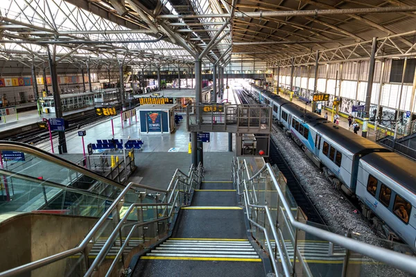Leeds Reino Unido Junho 2022 Estação Trem Leeds Dia Ensolarado — Fotografia de Stock