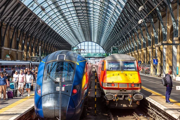 Londres Reino Unido Junho 2022 Comboio Plataforma Estação Kings Cross — Fotografia de Stock