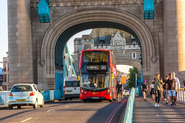 London June 2022 Historic Tower Bridge Red Double Decker Bus — Stock Photo, Image
