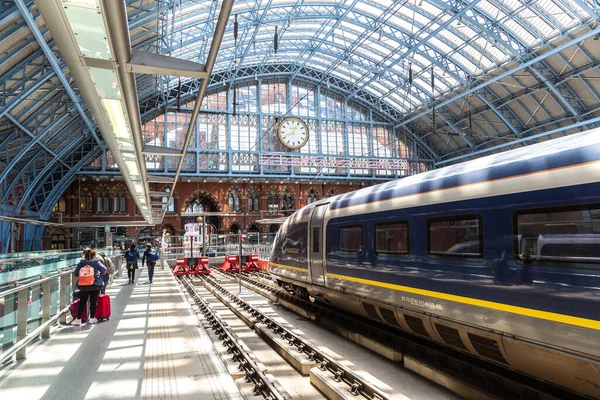 Londres Reino Unido Junio 2022 Moderno Tren Bala Alta Velocidad —  Fotos de Stock