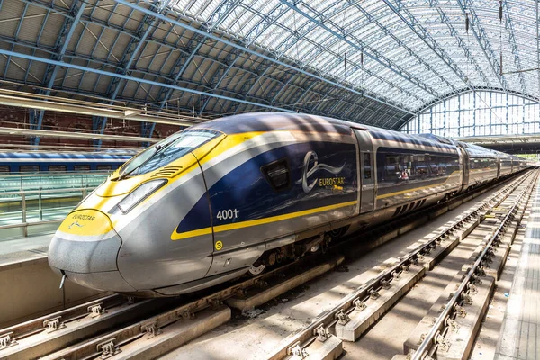 Londen Juni 2022 Modern Hogesnelheidstrein Eurostar Verbindt Parijs Gare Nord — Stockfoto