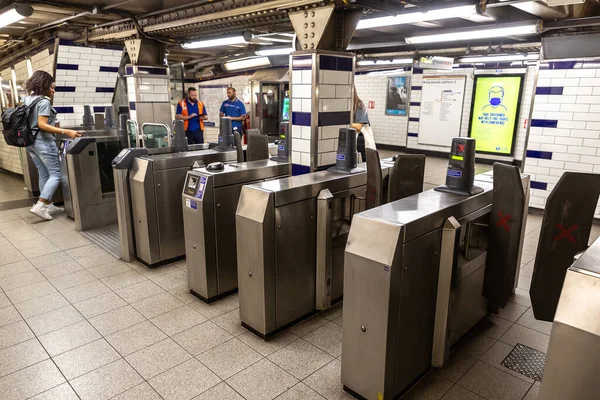 Londres Reino Unido Junio 2022 Barrera Billetes Puertas Torniquetes Estación —  Fotos de Stock