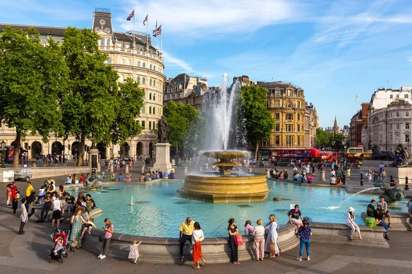 London Das Vereinigte Königreich Juni 2022 Brunnen Trafalgar Square Einem — Stockfoto