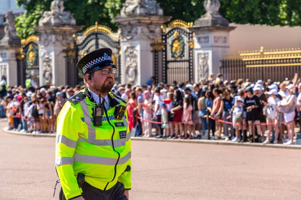 London June 2022 Metropolitan Police Officer Patrolling Changing Guard Ceremony — Stock Photo, Image