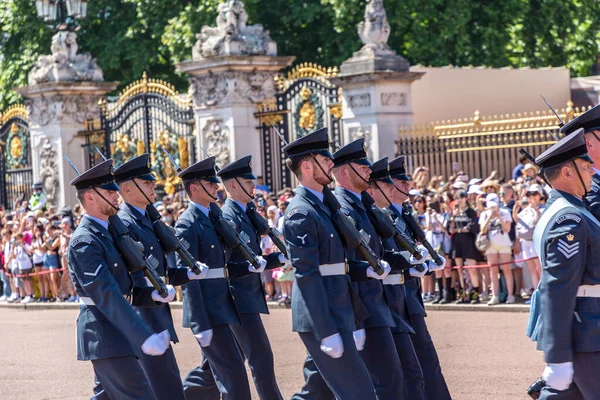 Londres Reino Unido Junio 2022 Ceremonia Cambio Guardia Frente Palacio —  Fotos de Stock