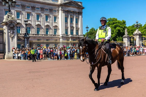 Лондон Великобритания Июня 2022 Года Столичная Полиция Патрулирует Смене Караула — стоковое фото
