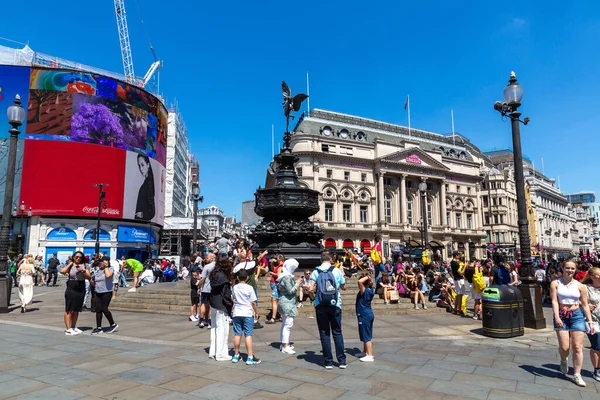 London June 2022 People Piccadilly Circus London Sunny Summer Day — Stock Photo, Image