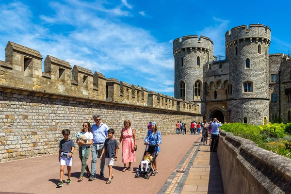 Windsor Juni 2022 Touristen Innenhof Des Schlosses Windsor Windsor Einem — Stockfoto