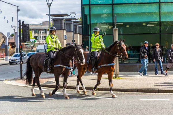 Bristol June 2022 Mounted Police Officer Bristol Summer Day — Stock Photo, Image