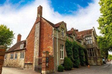 SALISBURY, İngiltere - 17 Haziran 2022: Arundells - İngiltere 'nin güneşli bir yaz gününde Salisbury' de müze rezervi