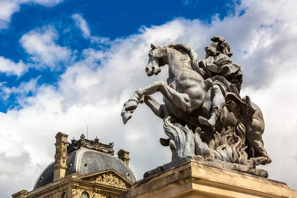 Paříž Francie Června 2022 Socha Ludvíka Xiv Louvre Jedním Největších — Stock fotografie