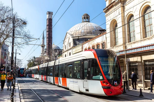 Istanbul Turkey Апреля 2022 Современный Трамвай Стамбуле Турция Солнечный День — стоковое фото
