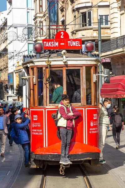 Istanbul Turkey Dubna 2022 Retro Tramvaj Ulici Taksim Istiklal Tureckém — Stock fotografie