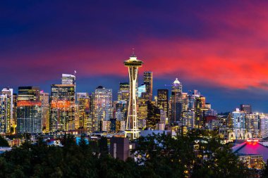 Seattle 'ın gece panoramik manzarası, Washington, ABD