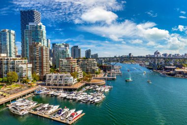 Vancouver, Kanada 'da güneşli bir günde Sahte Derenin panoramik hava görüntüsü