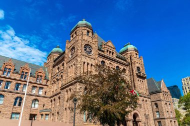 Ontario Yasama Meclisi, Toronto Parlamento Binası güneşli bir günde, Ontario, Kanada