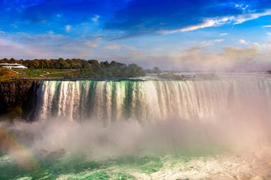Kanada 'da Niagara Şelaleleri, At nalı Şelaleleri, Niagara Şelaleleri, Ontario, Kanada' da güneşli bir günde