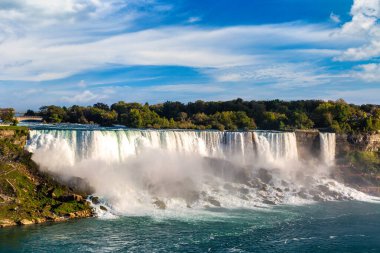 Kanada 'nın Niagara Şelaleleri, Amerika Şelaleleri, Niagara Şelaleleri, Ontario, Kanada' da güneşli bir günde