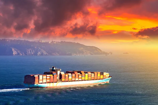 Container Vrachtschip San Francisco Bay San Francisco Bij Zonsondergang Californië — Stockfoto