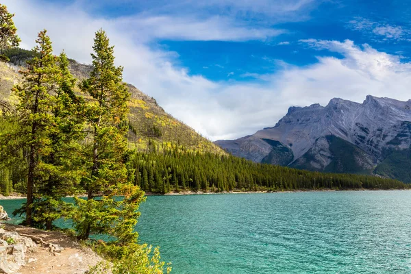 Озеро Минневанка Национальном Парке Банф Канада — стоковое фото