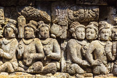 Yogyakarta kenti yakınlarındaki Buddist tapınağı Borobudur 'deki tarihi oymaların hafifletilmesi, Orta Cava, Endonezya