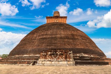 Bir yaz günü Sri Lanka 'da Jethawanaramaya stupa