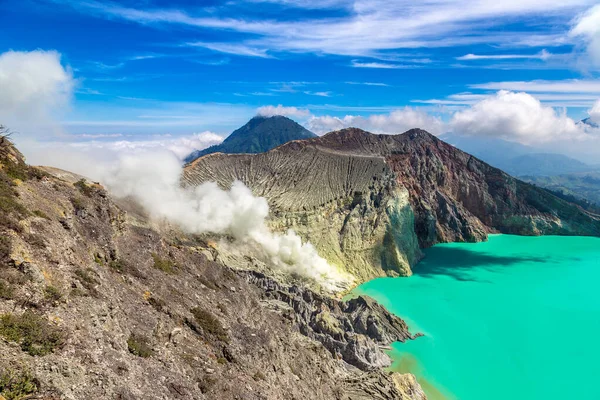 活火山のパノラマ空中ビュー火口インドネシア ジャワ島 イジェン島 — ストック写真