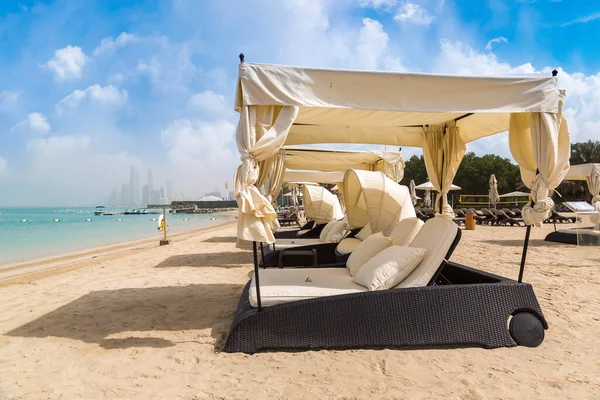Сонячні Ліжка Парасольки Пляжі Розкішного Готелю Абу Дабі Літній День — стокове фото