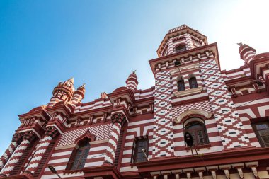 Colombo 'daki Cami Ul Alfar Camii veya Kızıl Mescid Camii, güneşli bir günde, Sri Lanka