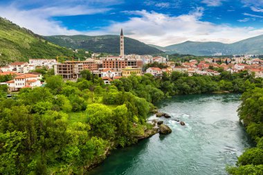 Tarihi merkezinde bir güzel yaz günü, Bosna-Hersek Mostar