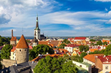 Havadan görünümü, Tallinn eski şehirde bir güzel yaz günü, Estonya