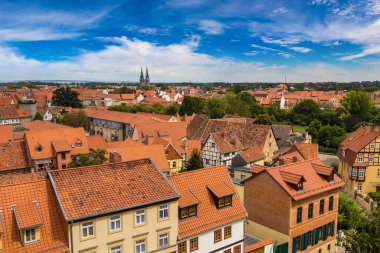 Panoramik hava görünümünde Quedlinburg bir güzel yaz günü, Almanya