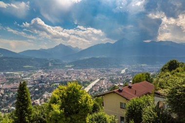 Bir güzel yaz günü, Avusturya Innsbruck panoramik havadan görünümü