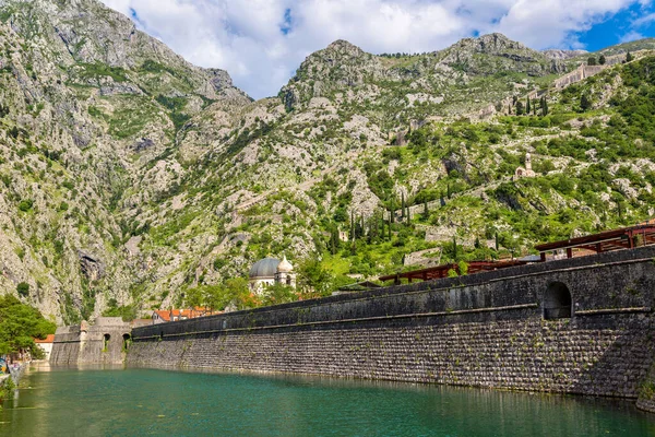 Antigua Fortaleza Kotor Hermoso Día Verano Montenegro —  Fotos de Stock