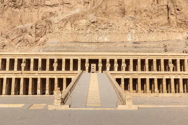 ハトシェプスト女王の神殿エジプト王の谷 — ストック写真