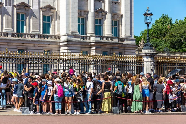 London June 2022 Crowd People Buckingham Palace Watching Changing Guard — Stock Photo, Image