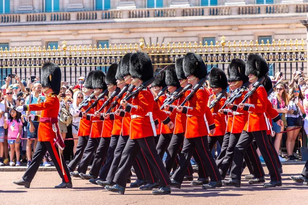 Londres Reino Unido Junio 2022 Ceremonia Cambio Guardia Frente Palacio —  Fotos de Stock