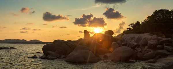 Panorama Zachodu Słońca Hin Hin Dziadek Babcia Rock Wyspie Koh — Zdjęcie stockowe