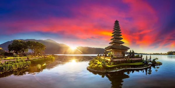 Endonezya Bali Bir Göldeki Pura Ulun Danu Beratan Bedugul Tapınağı — Stok fotoğraf