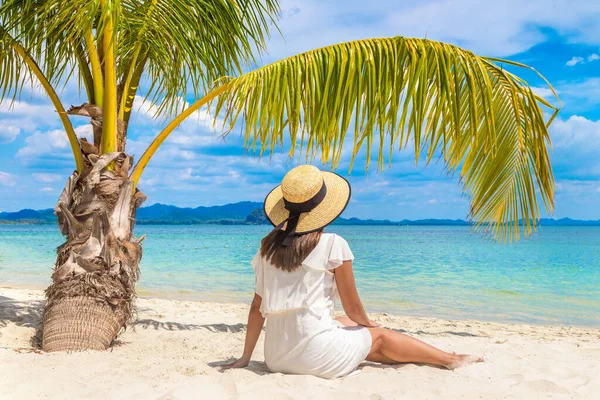 Young Beautiful Woman Wearing White Dress Straw Hat Sitting Palm — Stock Photo, Image