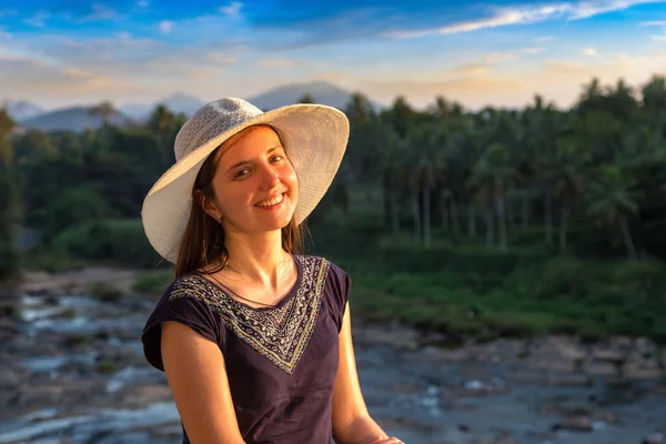Красивая Молодая Женщина Соломенной Шляпе Центре Шри Ланки — стоковое фото