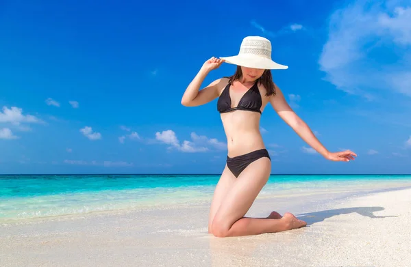 Sexy Beautiful Woman Laying Luxury Tropical Beach Sunny Summer Day — Stock Photo, Image