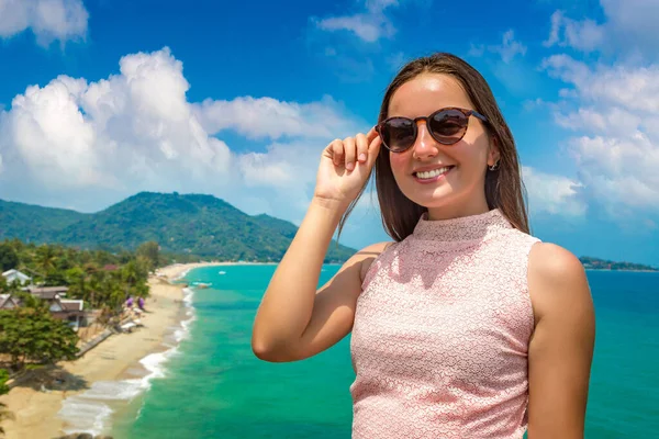 Mujer Viajera Con Vestido Rosa Sombrero Paja Lamai Beach Isla — Foto de Stock