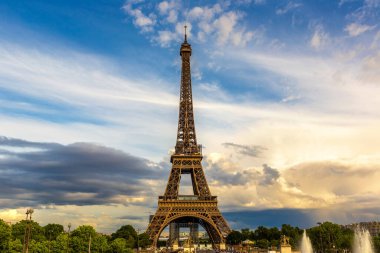 Paris 'te Eyfel Kulesi Güzel günbatımında, Fransa
